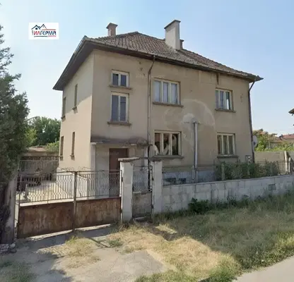 Снимка 2 — Двуетажна къща с гараж и двор в Бяла Слатина