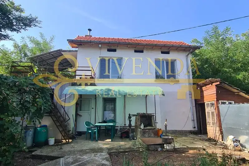 Two-storey house with large yard in Milyakov vrakh, Byala Slatina