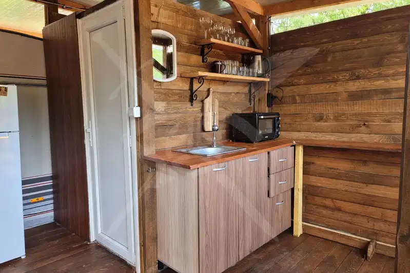 Stationary caravan with 2 rooms in Tsarevo, veranda with kitchenette