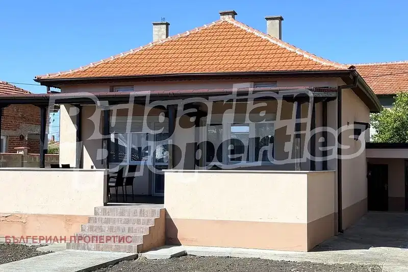 Detached house with 2 bedrooms in Chirpan, yard and garage