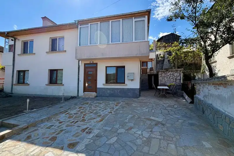 Two-storey house with 5 bedrooms in Devin with large terrace