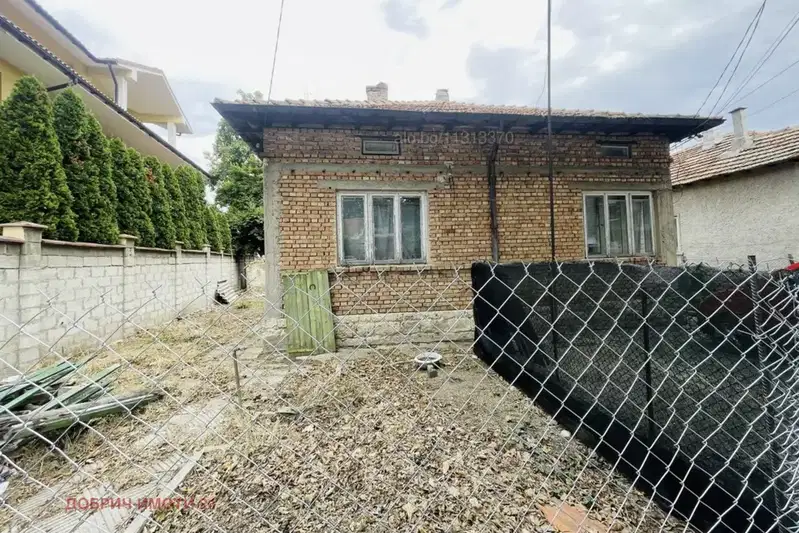 3-room house in the Center of Dobrich with yard and garage
