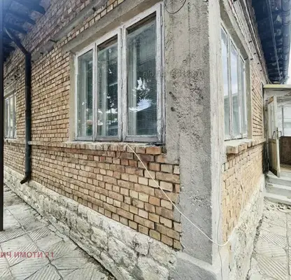 Photo 2 — 3-room house in the Center of Dobrich with yard and garage