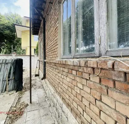Photo 3 — 3-room house in the Center of Dobrich with yard and garage
