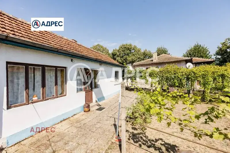 One-storey house with yard in Dolni Chiflik, Varna region