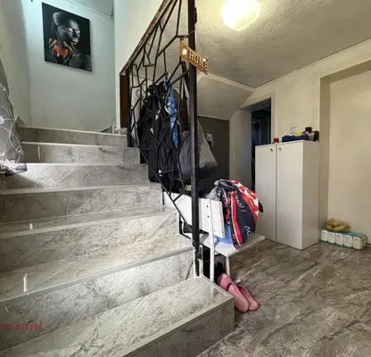 Photo 4 — House with 4 bedrooms in the center of Dolni Chiflik with yard
