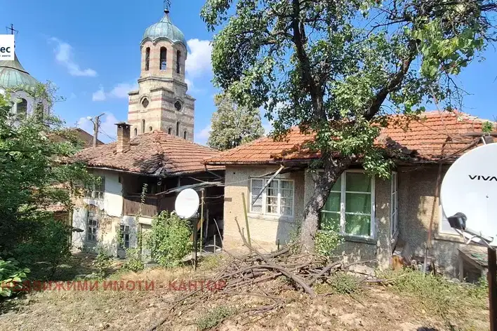 Две къщи с автентични елементи в гр. Елена