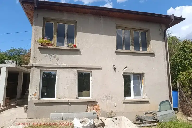 House with 2 floors and yard in the centre of Gabrovo, Radichevets