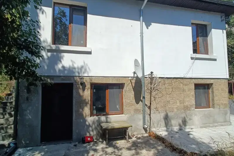 House in Gabrovo, Centyr