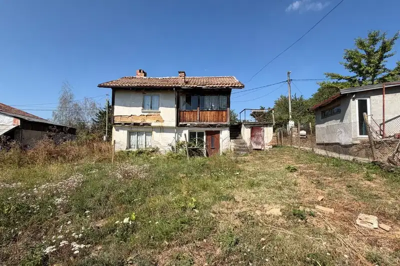 Two-storey house with garage in Proynovtsi district, Gabrovo