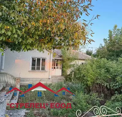 Снимка 3 — Къща с 3 стаи и голям двор в Генерал Тошево, кв. Пастир
