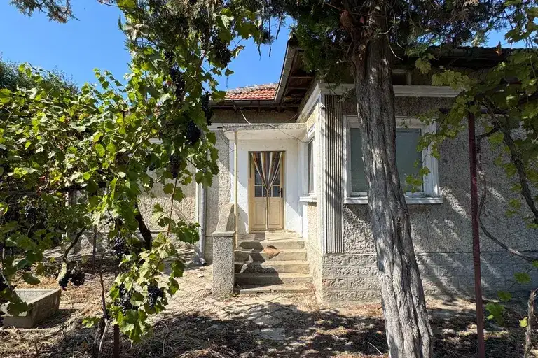 Detached house with 3 bedrooms in General Toshevo with large yard