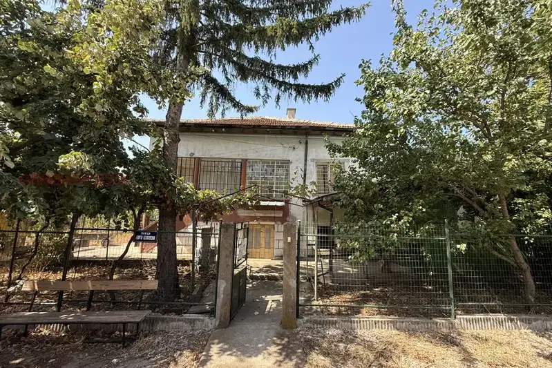 House with 4 rooms and large yard in Gramada, Vidin region