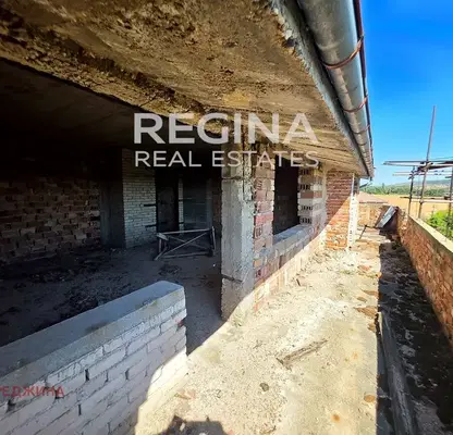 Photo 3 — Multi-storey house with 3 garages in Hisarya with large yard