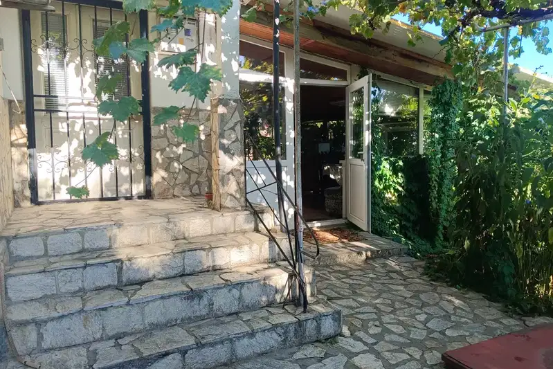 House with 4 bedrooms and garage in Ignatievo, Varna
