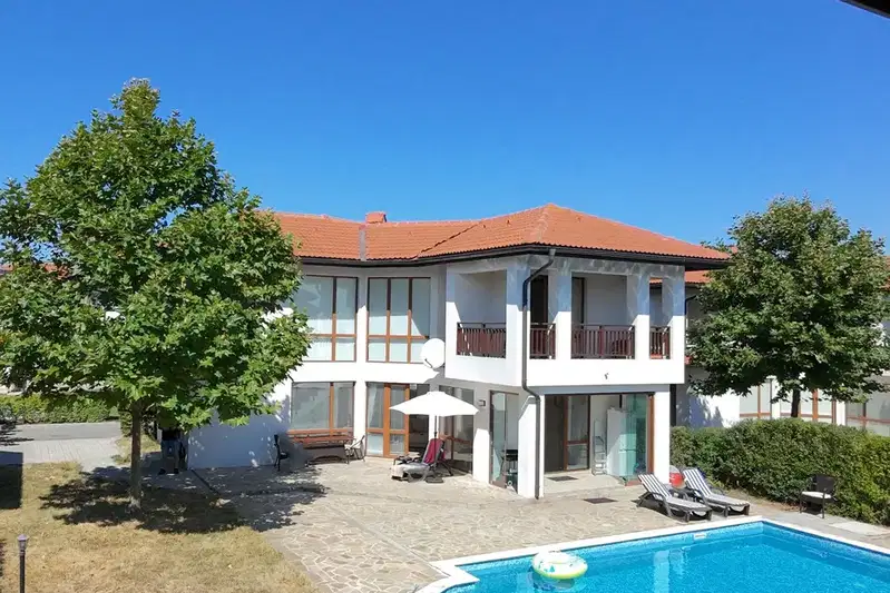 Two-storey house with pool in Kableshkovo, Burgas region