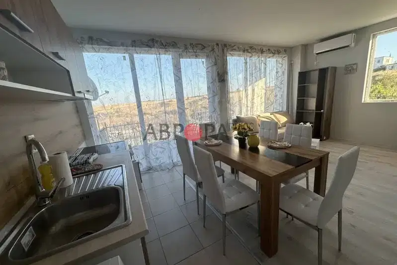 One-story house with 2 bedrooms in Kableshkovo with yard