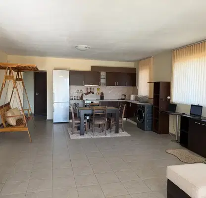 Photo 3 — One-story house with 4 bedrooms in Kableshkovo with yard