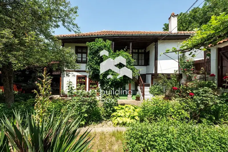 Two-storey house with 4 bedrooms in the town of Kalofer, near the Tundzha River