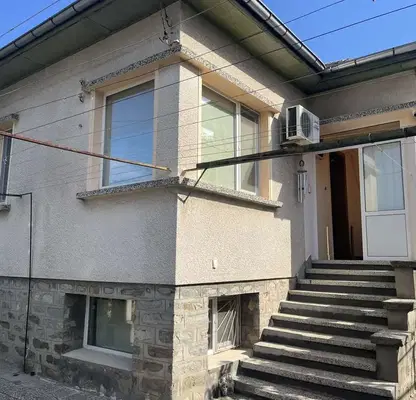 Photo 2 — 5-room house with yard in Kazanlak near Rozarium Park