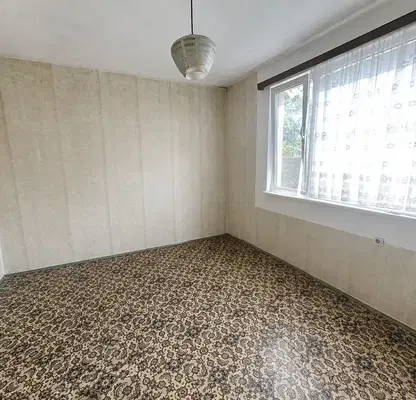 Photo 5 — 5-room house with yard in Kazanlak near Rozarium Park
