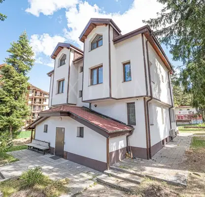 Снимка 4 — Просторна вила с 9 апартамента в к.к. Боровец