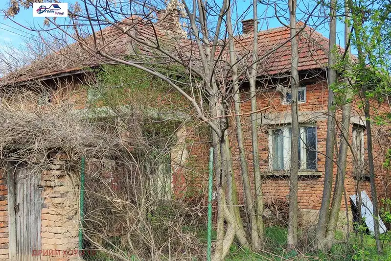 House with 4 rooms and large yard in Koynare, Pleven region