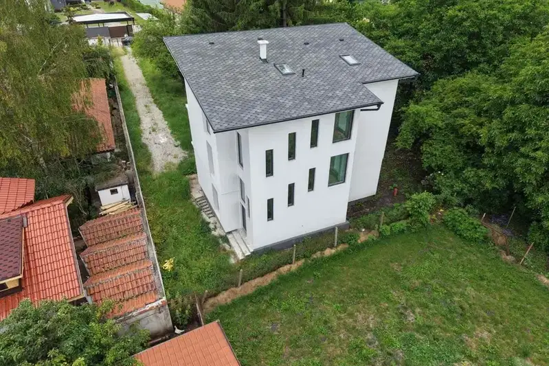 Three-storey house with yard in Kostinbrod, south aspect