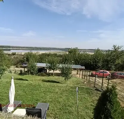 Снимка 4 — Едноетажна къща с 2 спални и гаражи в Козлодуй