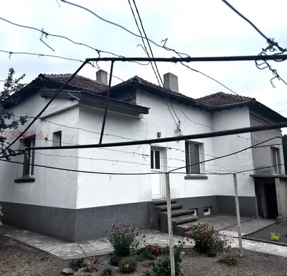 Снимка 2 — Къща с 5 стаи и гараж в гр. Козлодуй, област Враца