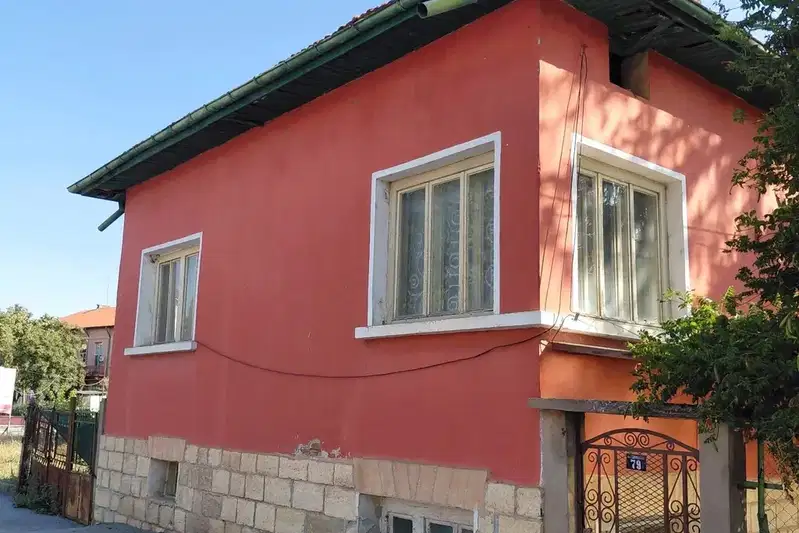 Two-storey house with garage in the centre of Krivodol