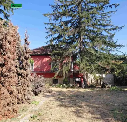 Photo 2 — Two-storey house with garage in the centre of Krivodol