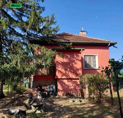 Photo 3 — Two-storey house with garage in the centre of Krivodol