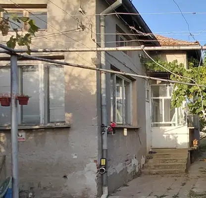 Снимка 3 — Къща с 4 стаи и голям двор в гр. Крън, област Стара Загора