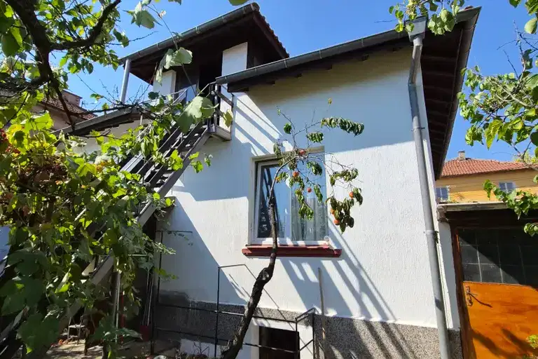 House in Kyustendil, Centyr