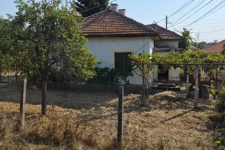 House with yard and additional buildings in v.z. Sever, Kyustendil