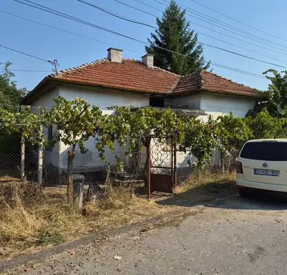 Photo 2 — House with yard and additional buildings in v.z. Sever, Kyustendil