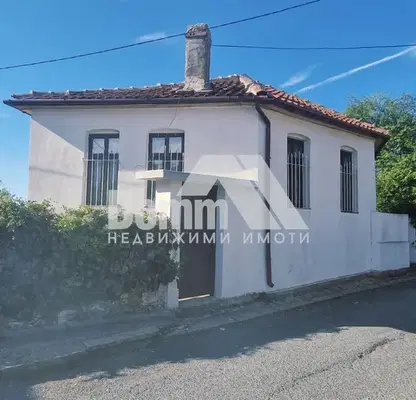 Photo 2 — One-storey house with yard in Malko Tarnovo, Burgas region
