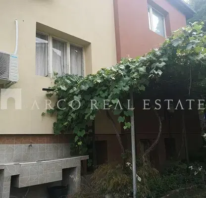 Снимка 3 — Къща 4-стаен в Момин проход с двор и гараж