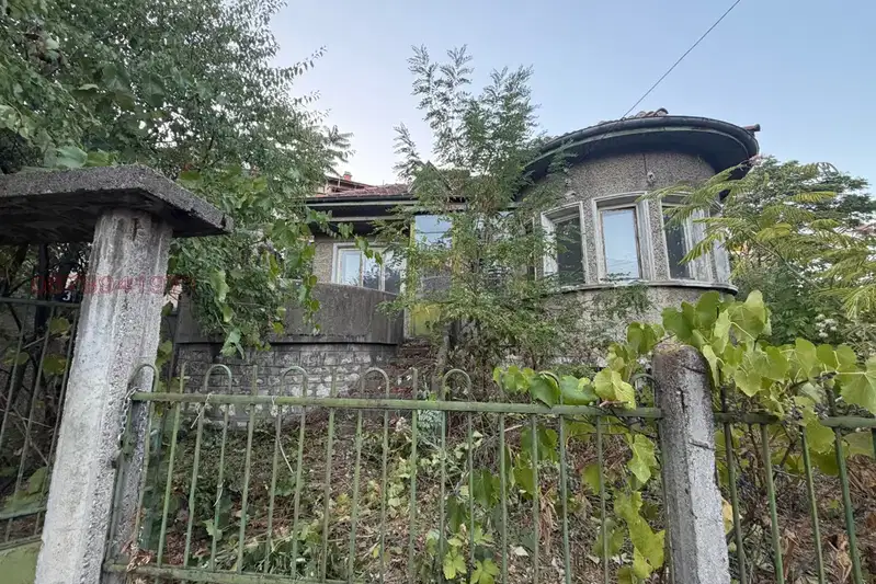 House in Montana, Idealen Centyr