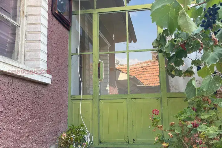 House with 7 buildings and panoramic view in the town of Maglizh