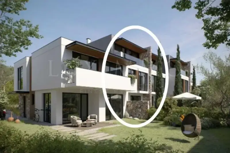 Three-storey house with yard in Nesebar, near the sea
