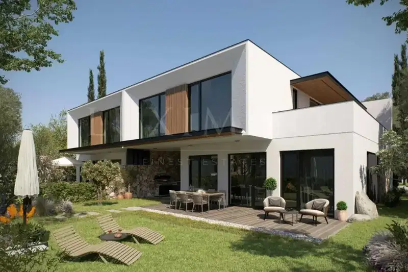 Two-storey house with 5 rooms in Nesebar near the sea