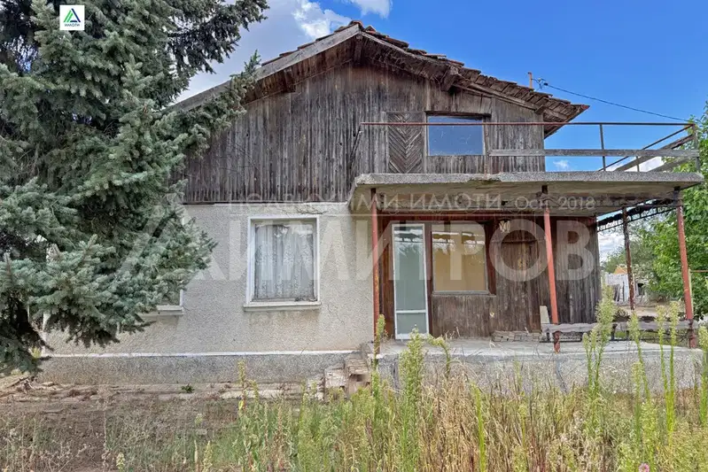 Two-storey villa with yard in Mirovtsi village, Shumen region