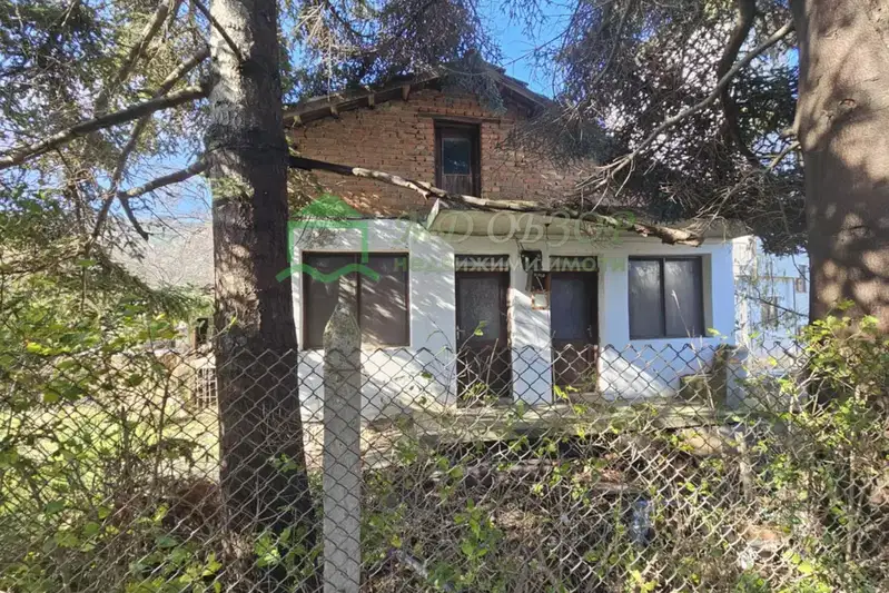 House with 2 bedrooms in the centre of Obzor with design permit