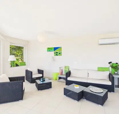 Photo 3 — Spacious 7-room house with pool on the South Beach in Obzor