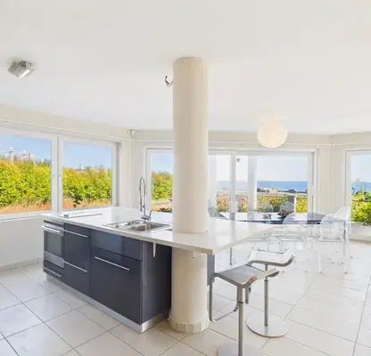 Photo 5 — Spacious 7-room house with pool on the South Beach in Obzor