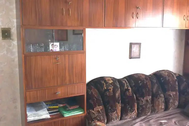 Къща с 3 стаи в Перник, кв. Църква с гараж и двор