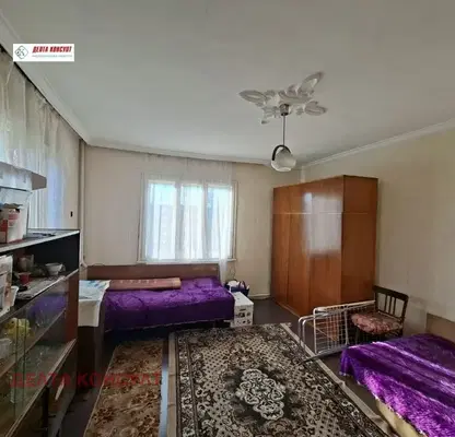 Снимка 2 — Двуетажна къща с двор в кв. Църква, град Перник