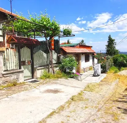 Photo 2 — 6-room house with garage in Perushtitsa near nature